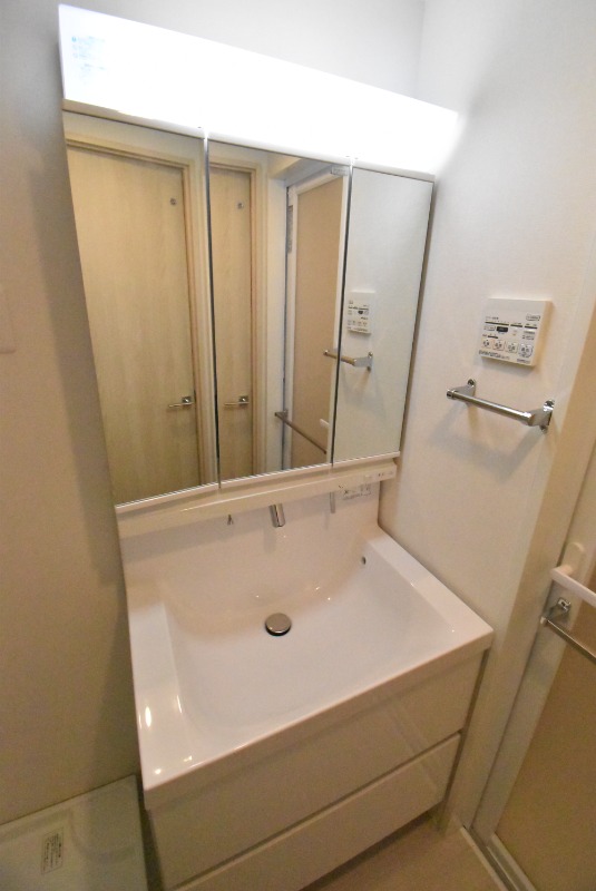 ��ʌ��������܎s��{�擌���Q���ڂ̃}���V�����̐��ʏ�