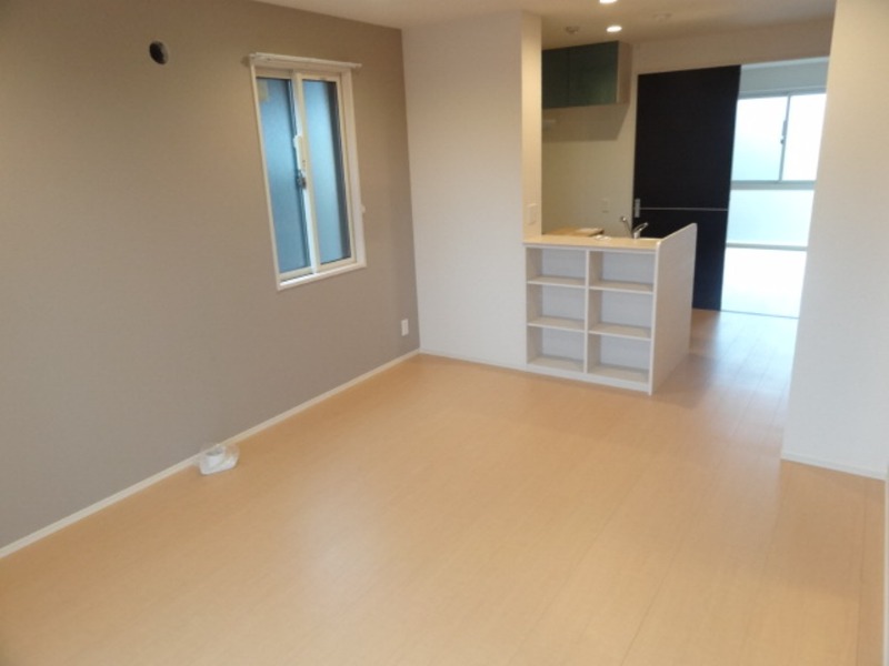 ��ʌ��@�c�s���R���ڂ̃A�p�[�g�̋����E���r���O