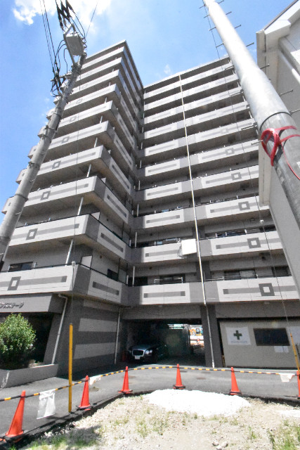 ��ʌ������s������372-1�̃}���V�����̌����O��