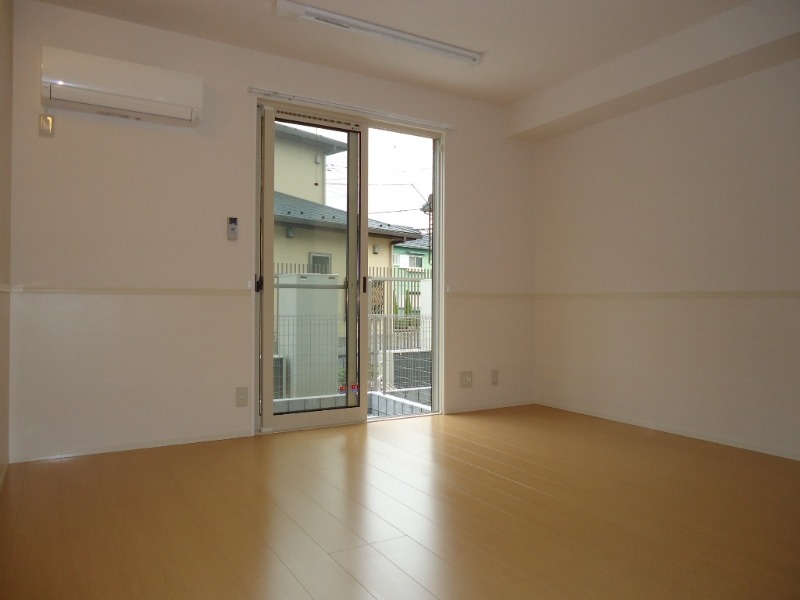 ��ʌ�����s�厚�����̃A�p�[�g�̋����E���r���O