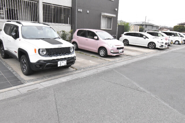 ��ʌ��������܎s�����攪���q�R���ڂ̃A�p�[�g�̒��ԏ�