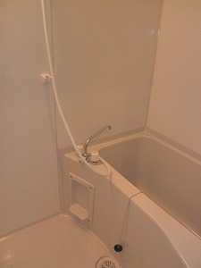 ��ʌ��������܎s�k����i���R���ڂ̃A�p�[�g�̃o�X