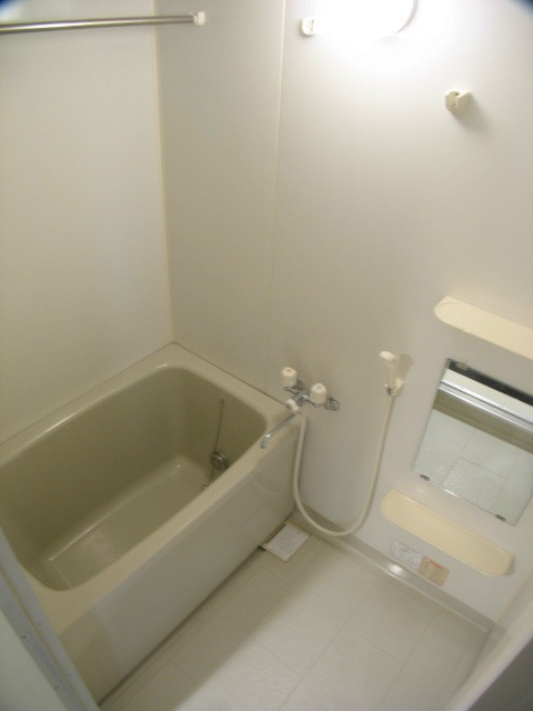 ��ʌ��������܎s��΋摾�c�Q���ڂ̃A�p�[�g�̃o�X