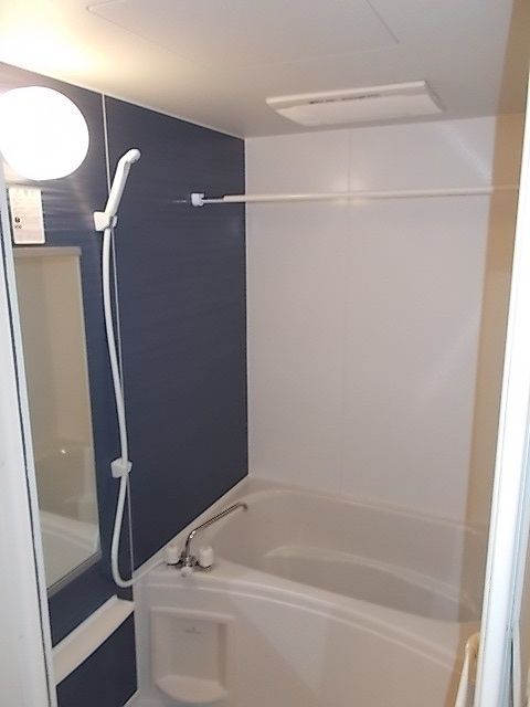 ��ʌ�����s���ԂR���ڂ̃A�p�[�g�̃o�X