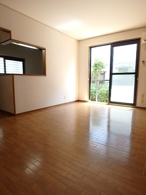 ��ʌ��������܎s�k����i���Q���ڂ̃e���X�n�E�X�̋��ԁE���r���O