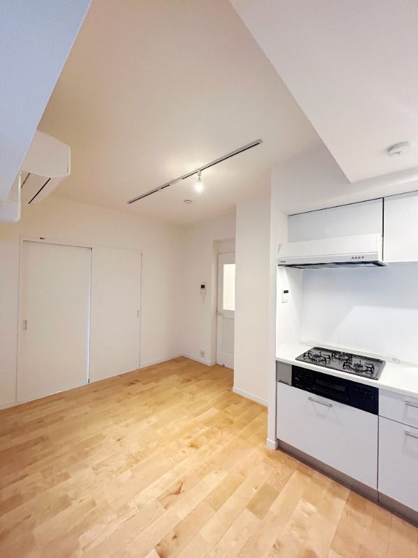 ��ʌ��������܎s��{��y�蒬�P���ڂ̃}���V�����̋��ԁE���r���O