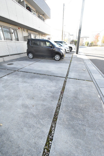 ��ʌ��z�J�s���C�N�^�E���T���ڂ̃A�p�[�g�̒��ԏ�