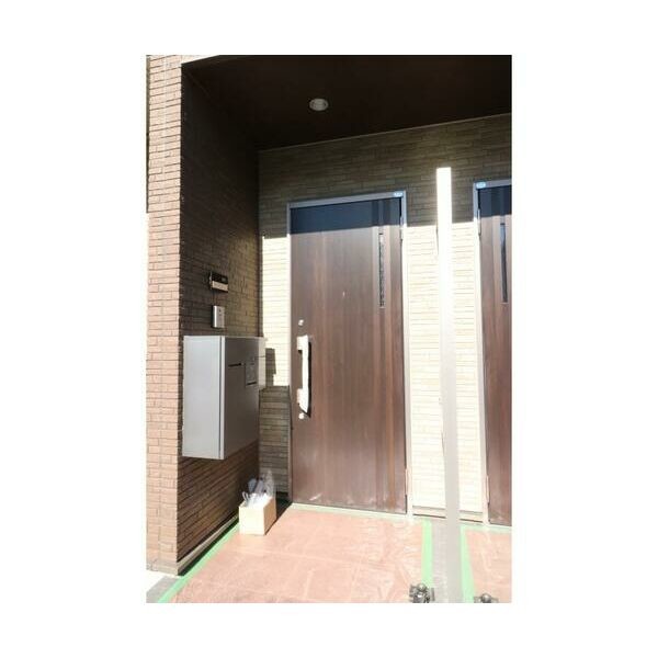 ��ʌ�����s���ȂQ���ڂ̃A�p�[�g�̃G���g�����X