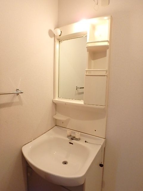 ��ʌ��������܎s�k����i���Q���ڂ̃e���X�n�E�X�̐��ʏ�