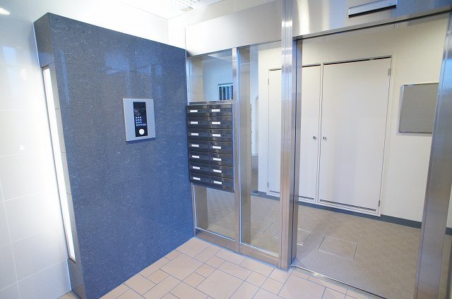 ��ʌ�����s�厚���̃}���V�����̃G���g�����X