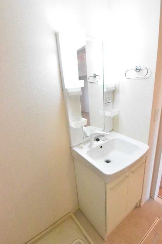 ��ʌ������s�������̃A�p�[�g�̐��ʏ�