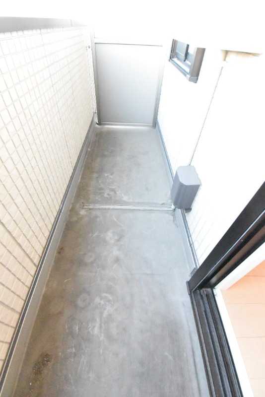 ��ʌ������s�������̃A�p�[�g�̃o���R�j�[