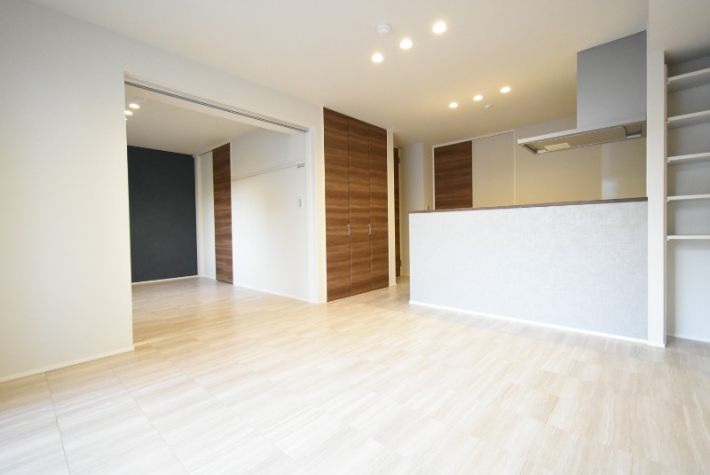 ��ʌ��������܎s������x�蒬�̃A�p�[�g�̋��ԁE���r���O