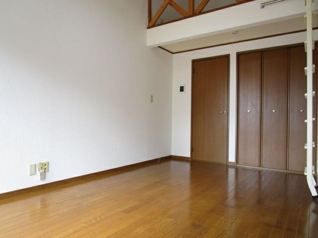 ��ʌ��������܎s����厚�����y�̃A�p�[�g�̋��ԁE���r���O