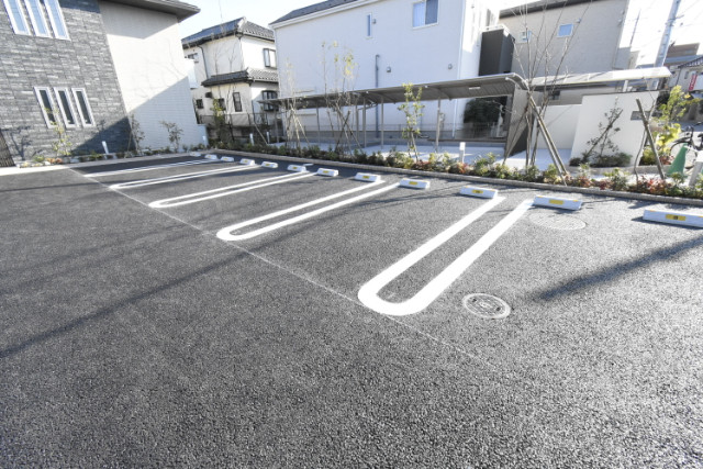 ��ʌ��������܎s������x�蒬�̃A�p�[�g�̒��ԏ�