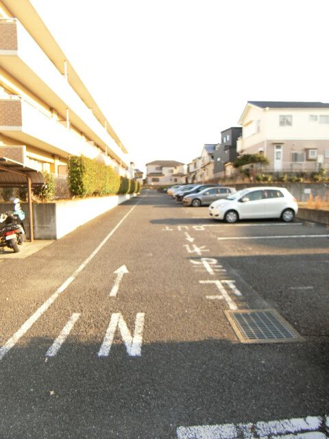 ��ʌ�����s�厚���s�̃}���V�����̒��ԏ�