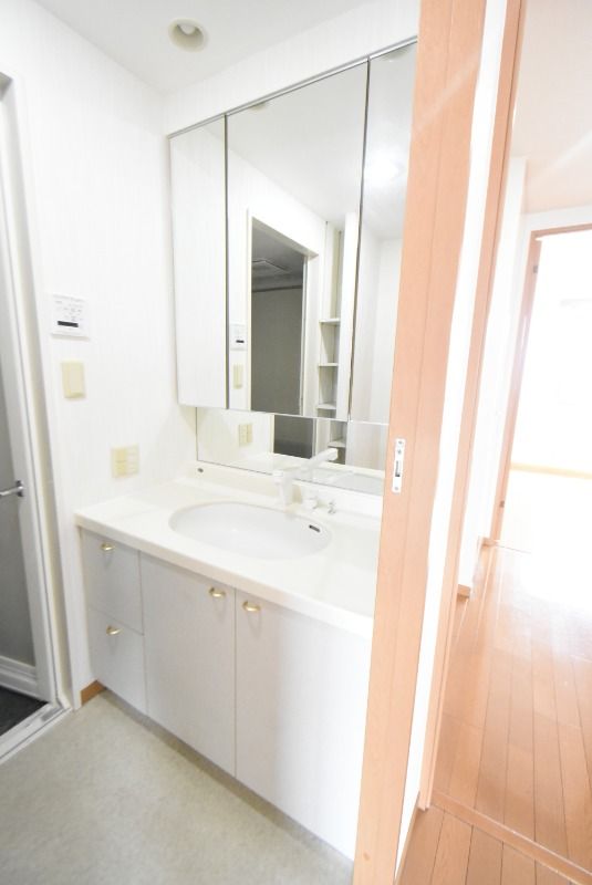 ��ʌ������s�V�����S���ڂ̃}���V�����̐��ʏ�