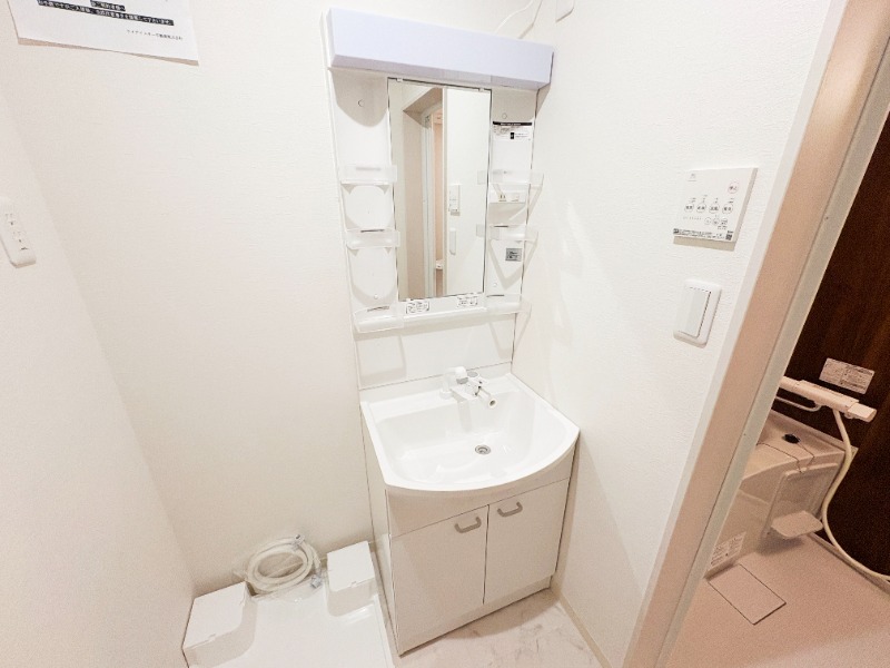 ��ʌ��������܎s�������a�c���Q���ڂ̃A�p�[�g�̐��ʏ�