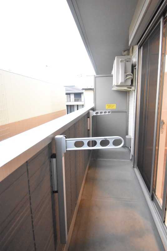 ��ʌ��������܎s�k��������Q���ڂ̃A�p�[�g�̃o���R�j�[