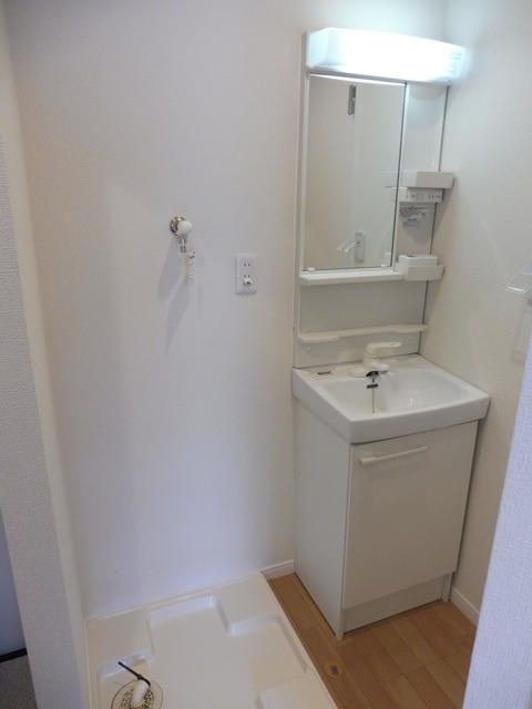 ��ʌ�����s�厚���̃A�p�[�g�̐��ʏ�