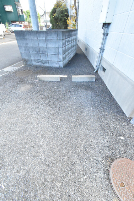 ��ʌ�����s���ԂR���ڂ̃A�p�[�g�̒��ԏ�