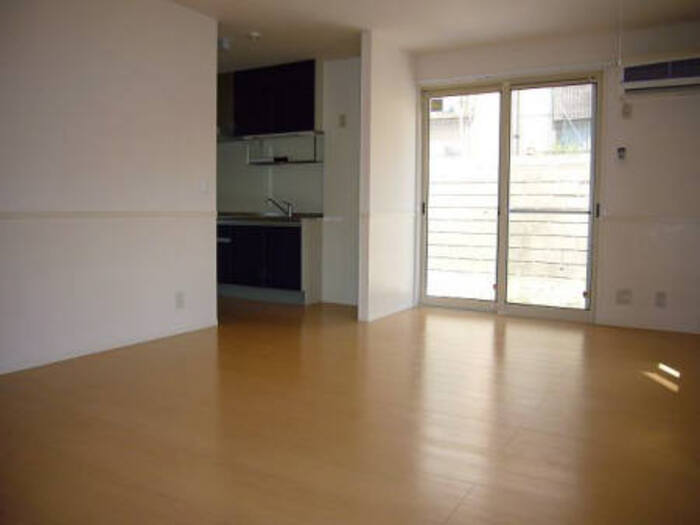 ��ʌ��������܎s�����擌��{�Q���ڂ̃A�p�[�g�̋��ԁE���r���O