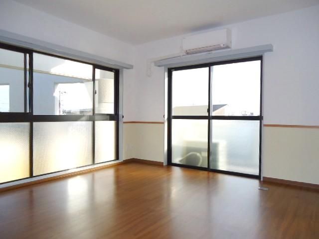 ��ʌ�����s�k����P���ڂ̃}���V�����̋��ԁE���r���O