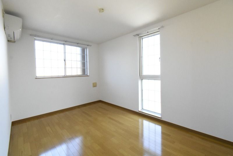 ��ʌ��k�����S�ɓޒ������j�U���ڂ̃A�p�[�g�̂��̑������E�X�y�[�X