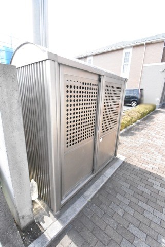 ��ʌ��k�����S�ɓޒ������j�U���ڂ̃A�p�[�g�̂��̑�