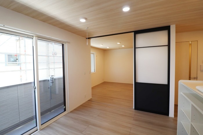 ��ʌ��������܎s�΋�����R���ڂ̃A�p�[�g�̋��ԁE���r���O