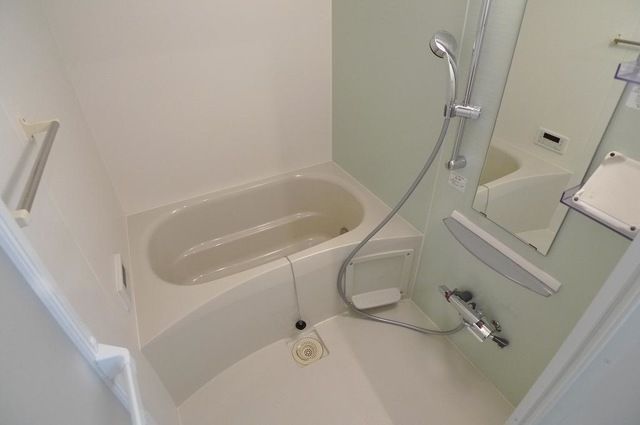 ��ʌ�����s�厚���L�˂̃A�p�[�g�̃o�X