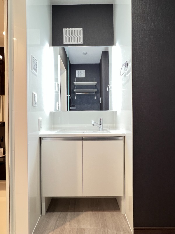 ��ʌ��������܎s�΋�厚���̃A�p�[�g�̐��ʏ�