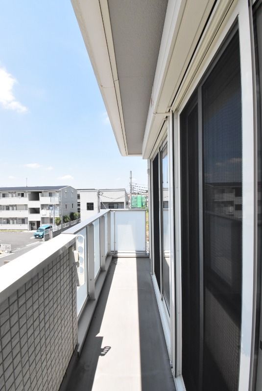 ��ʌ������s�������̃A�p�[�g�̃o���R�j�[