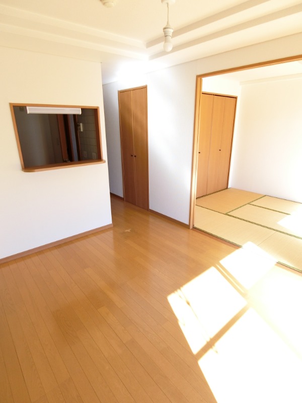 ��ʌ�����s����U���ڂ̃}���V�����̋��ԁE���r���O