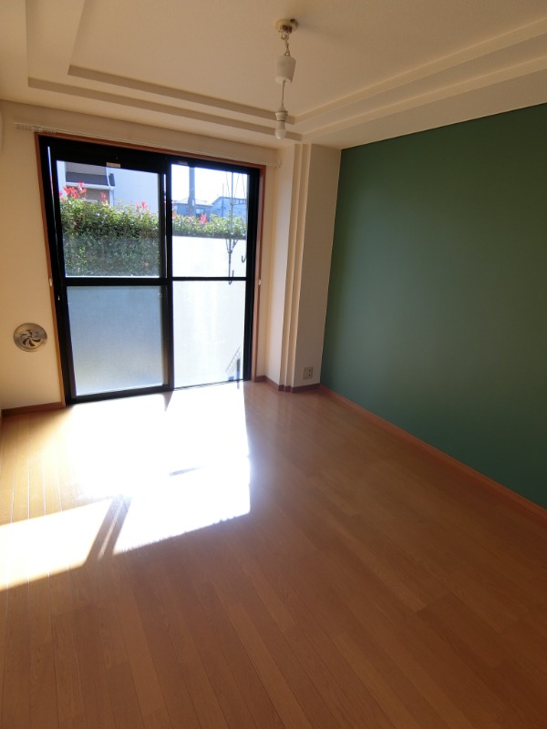 ��ʌ�����s����U���ڂ̃}���V�����̋����E���r���O