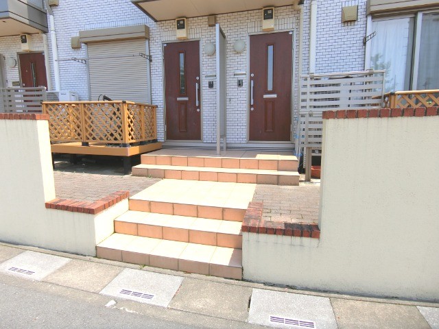 ��ʌ�����s�厚�ΐ_�̃A�p�[�g�̃G���g�����X