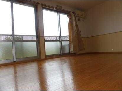 ��ʌ�����s�厚�ΐ_�̃A�p�[�g�̋��ԁE���r���O