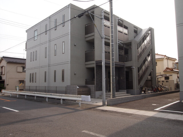 ��ʌ������s�X�쒬�̃}���V�����̌����O��