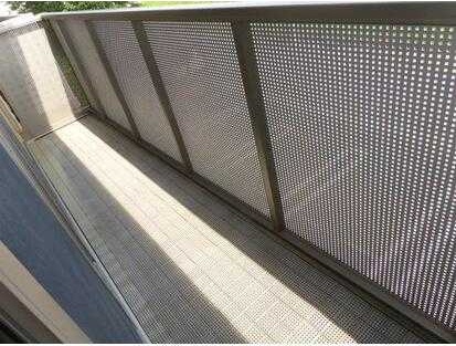 ��ʌ�����s�厚�ΐ_�̃A�p�[�g�̃o���R�j�[