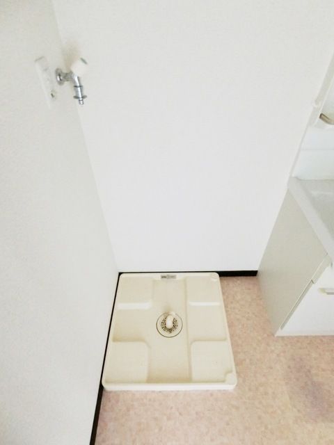 ��ʌ��k�����S�ɓޒ������j�P���ڂ̃A�p�[�g�̂��̑������E�X�y�[�X