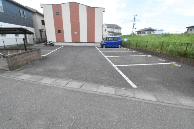 ��ʌ��k�����S�ɓޒ������j�P���ڂ̃A�p�[�g�̒��ԏ�