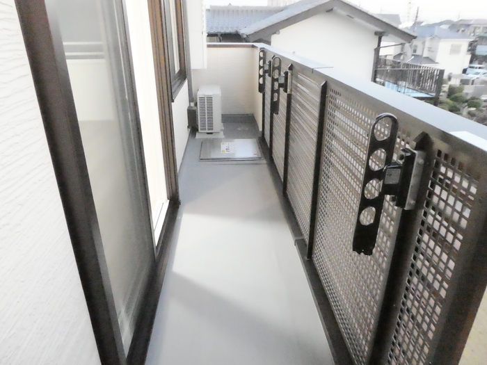 ��ʌ�����s���L�Q���ڂ̃A�p�[�g�̃o���R�j�[