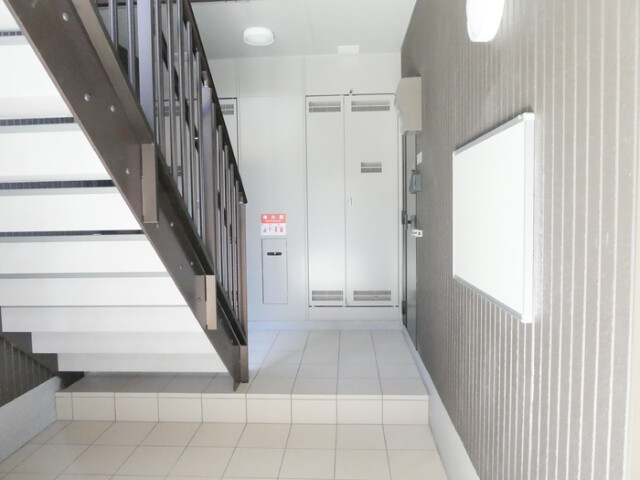 ��ʌ�����s���L�Q���ڂ̃A�p�[�g�̃G���g�����X