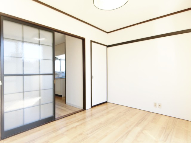 ��ʌ�����s�㒬�P���ڂ̃A�p�[�g�̐Q��