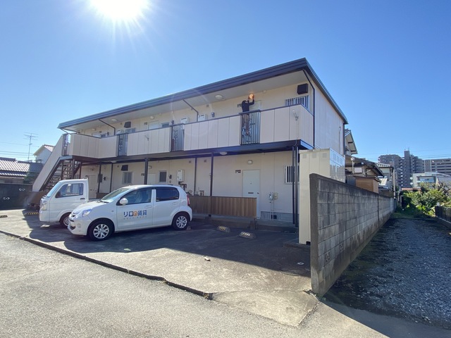 ��ʌ�����s�㒬�P���ڂ̃A�p�[�g�̒��ԏ�