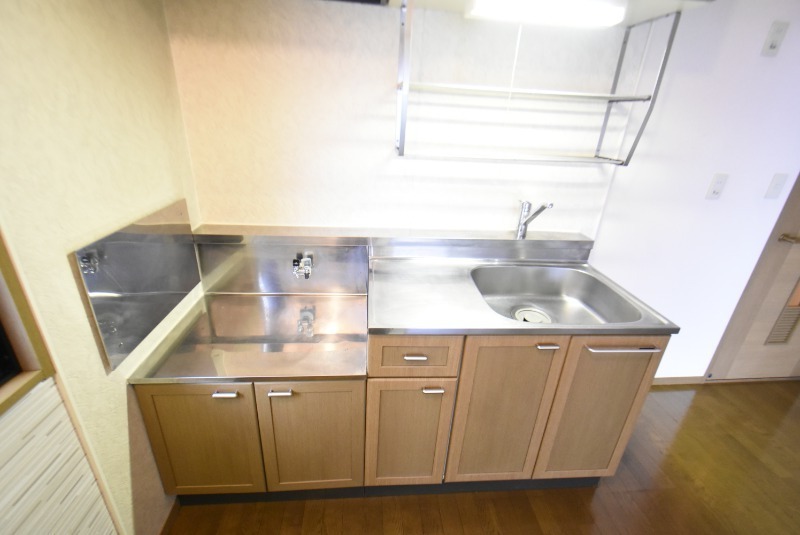 ��ʌ��������܎s�΋擌�Y�a�R���ڂ̃A�p�[�g�̃L�b�`��