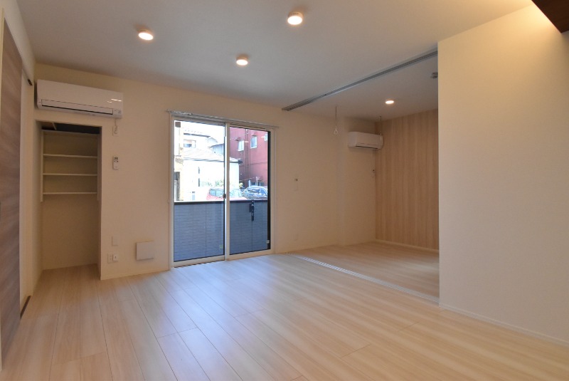 ��ʌ��z�J�s�z���J�P���ڂ̃A�p�[�g�̋��ԁE���r���O