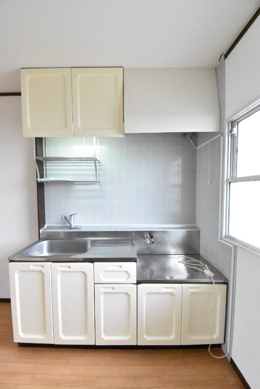 ��ʌ�����s���ԂP���ڂ̃A�p�[�g�̃L�b�`��