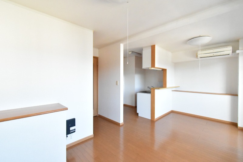 ��ʌ��������܎s�΋�厚�����̃A�p�[�g�̋��ԁE���r���O