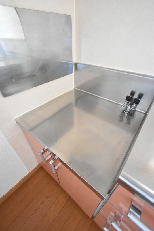 ��ʌ��������܎s�΋�厚�����̃A�p�[�g�̃L�b�`��